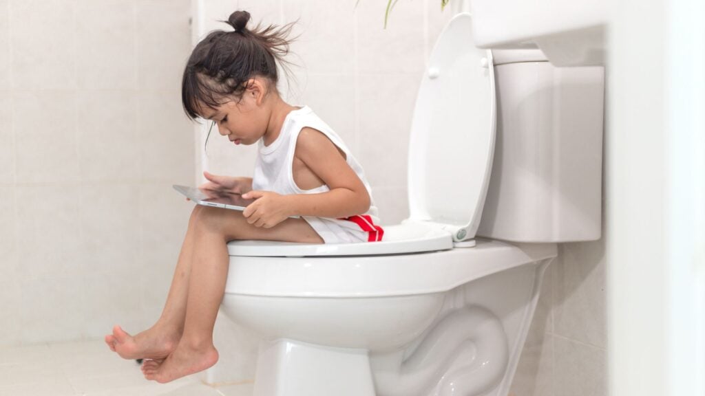 Help, my child keeps peeing small amounts! 3 helpful tips