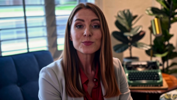 The presenter of the potty training video course, welcoming a parent